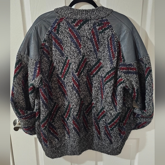 Gray Patterned Women's Sweater - Picture 2 of 3